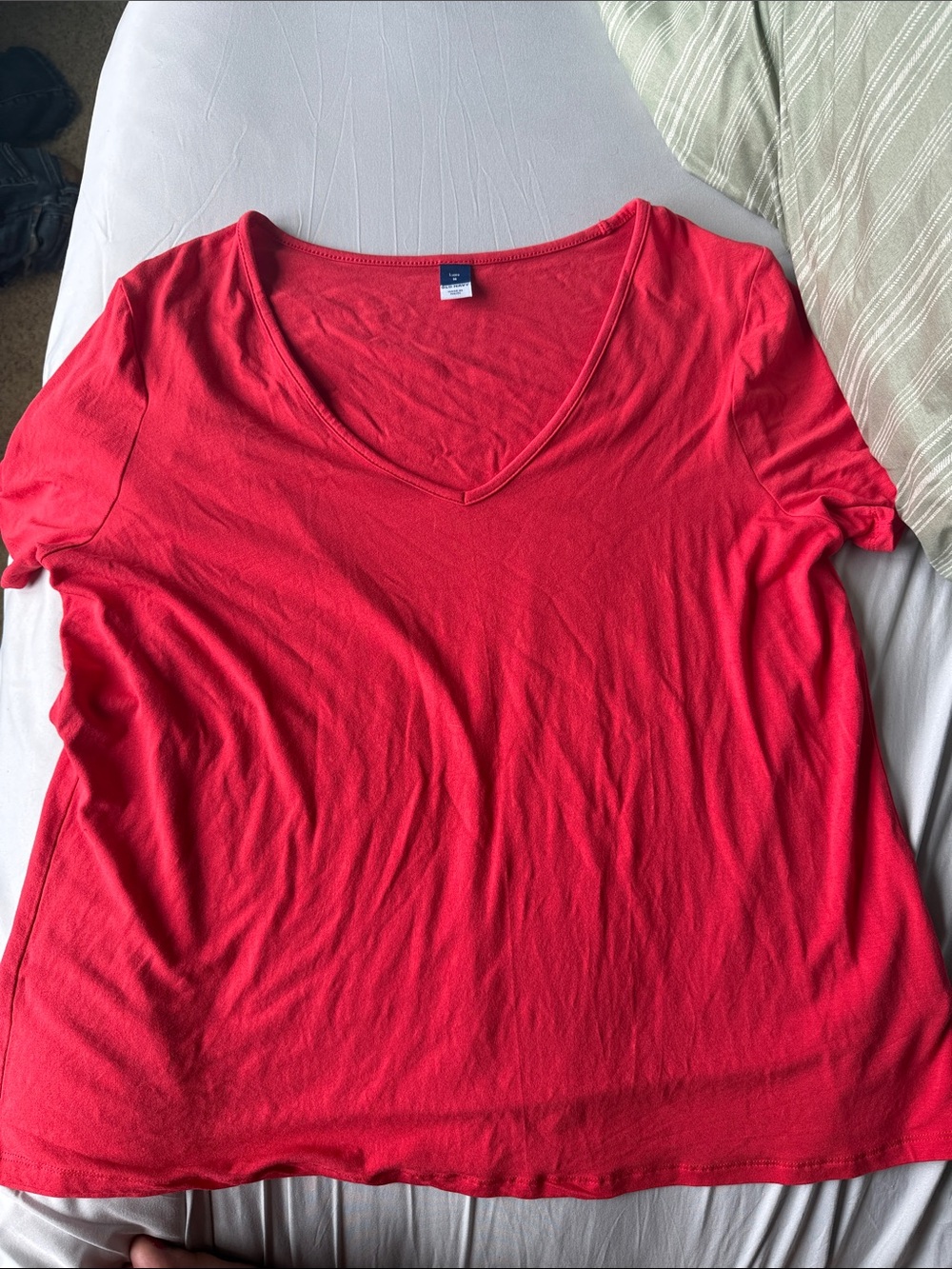 Old Navy Women's Short Sleeve V-Neck Tee in Red